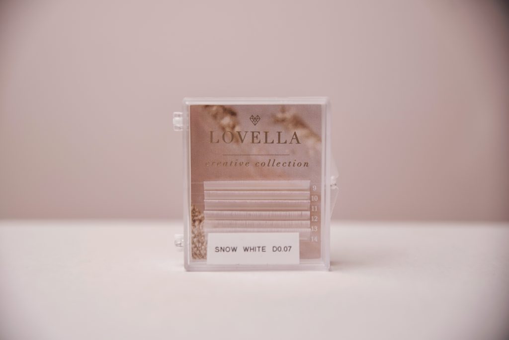 Creative Collection Lashes Snow White