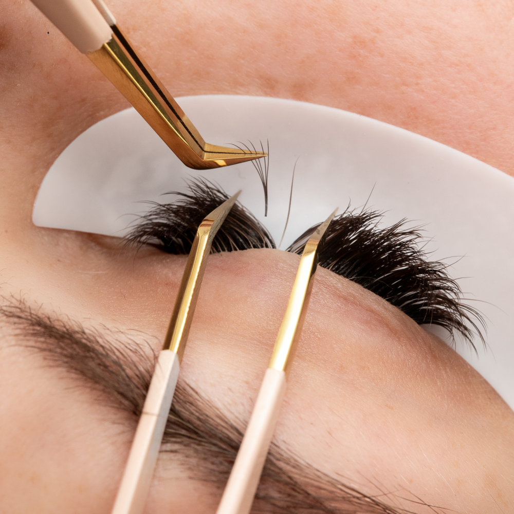 The Artistry Tweezer Set - Image 4